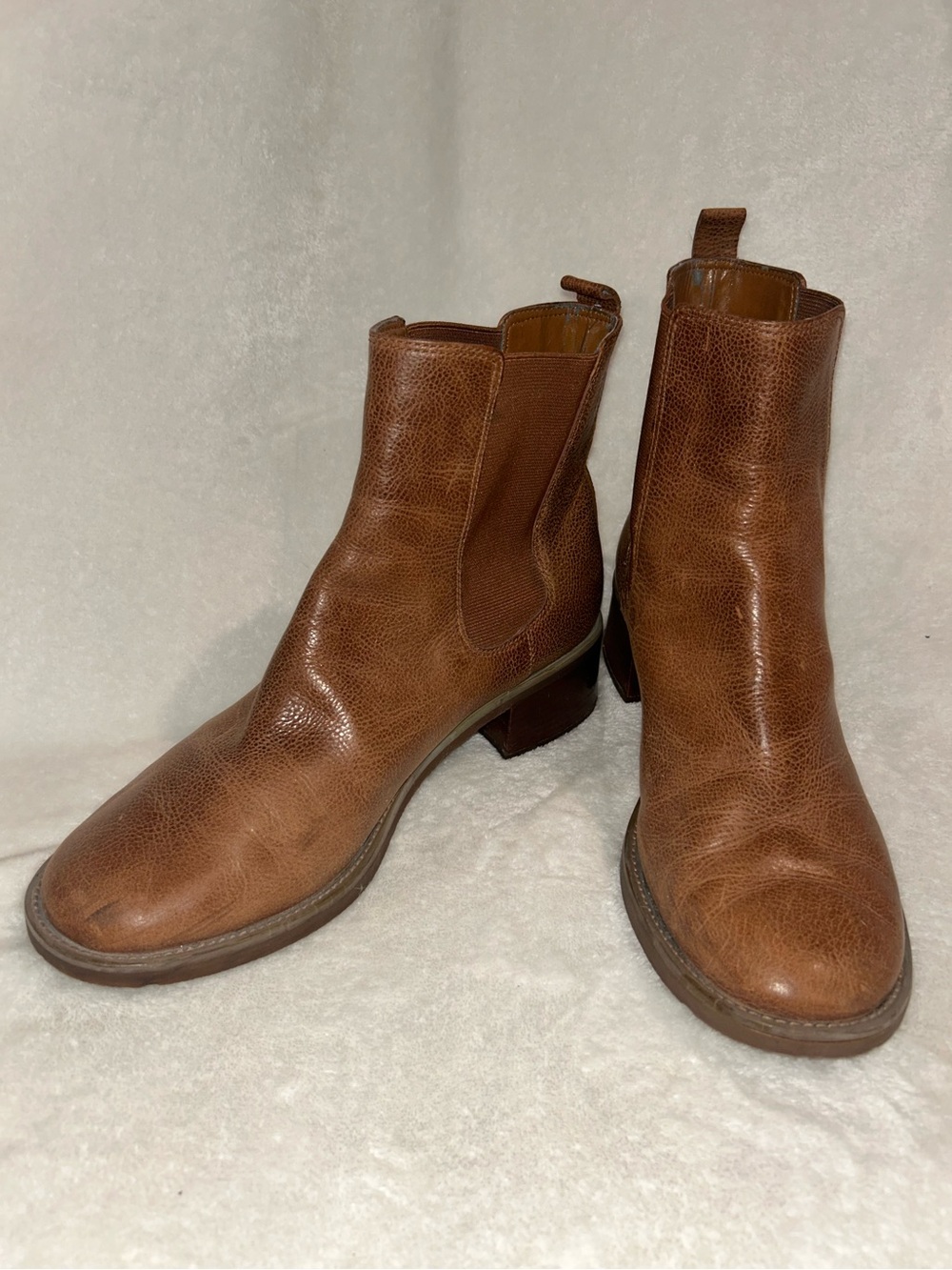 Rockport Chelsea boots leather tan women’s size 11
Excellent condition.. comfy!